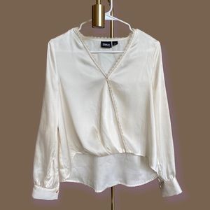 retro vintage style off-white long sleeves silky blouse with lace design